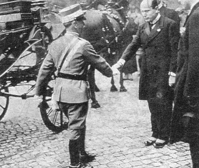 5 - Vittorio Emanuele III incontra Mussolini